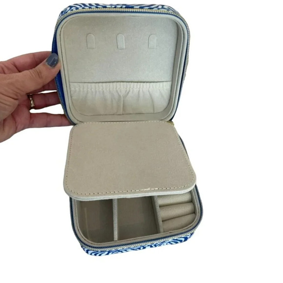 NWT Lilly Pulitzer Travel Jewelry Case Blue & White Martinique Blue Zee Bebe Gol - Picture 6 of 6